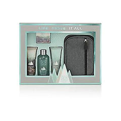 Style & Grace Skin Expert Essential Travel Collection Gift Set 5 Pieces (1 x 300ml Hair & Body Wash
1 x 150g Soap
1 x 130ml Aftershave Balm
1 x 130ml Shower Gel 
1 x Toiletry Bag)